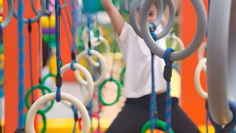 Supervivientes para niños en Málaga - Actividad de aventura para excursiones escolares