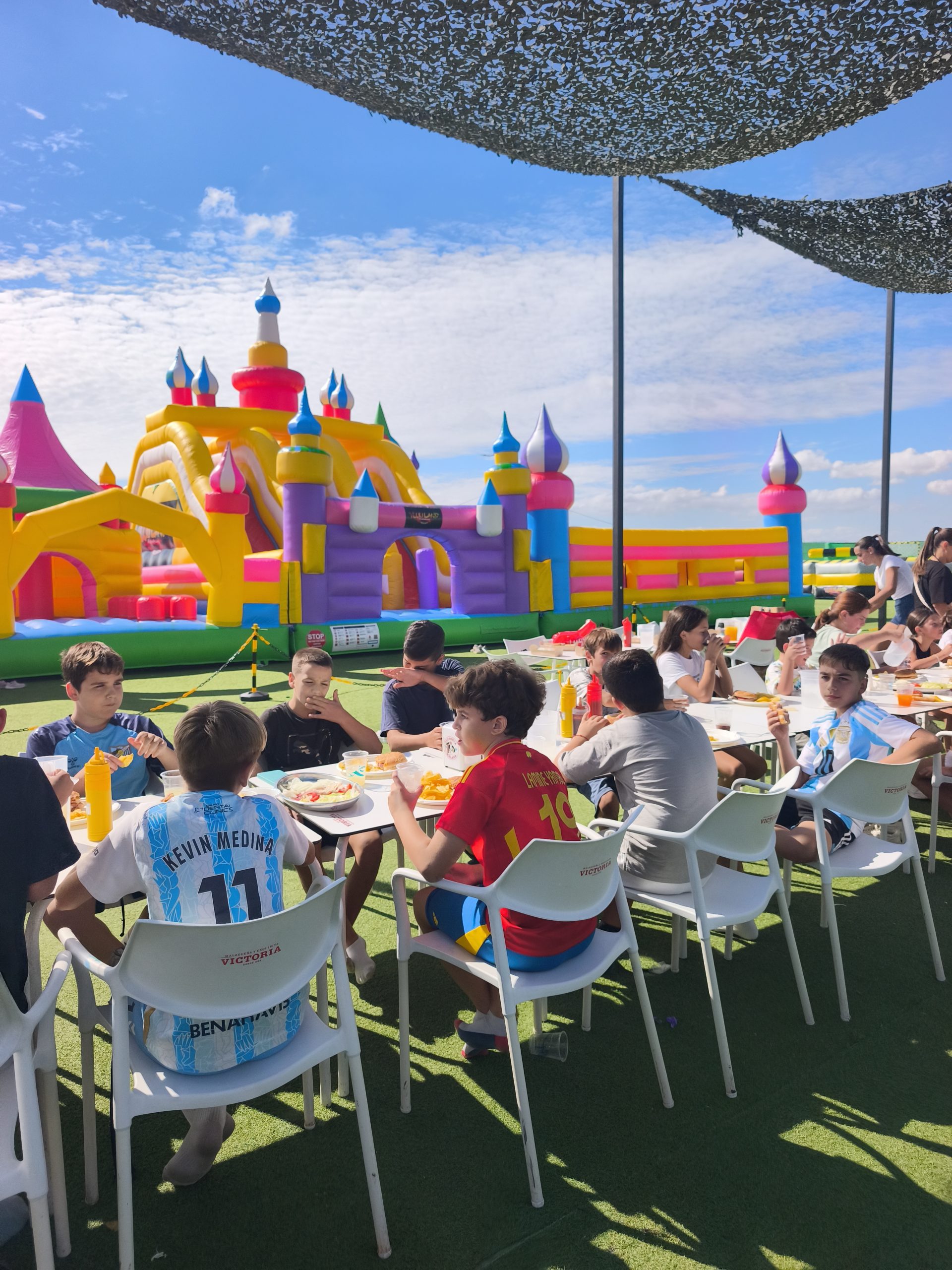 Excursiones escolares en Málaga - Actividades infantiles al aire libre con Humor Amarillo